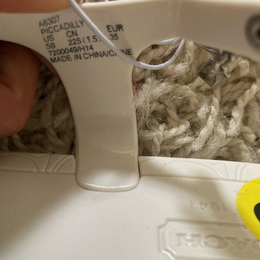 New Coach White T-Strap Womens Sandals - Picture 5 of 8